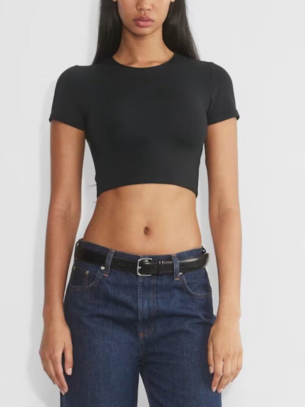 Aritzia Babton Original Contour Crew Cropped T-Shirt Black size medium
